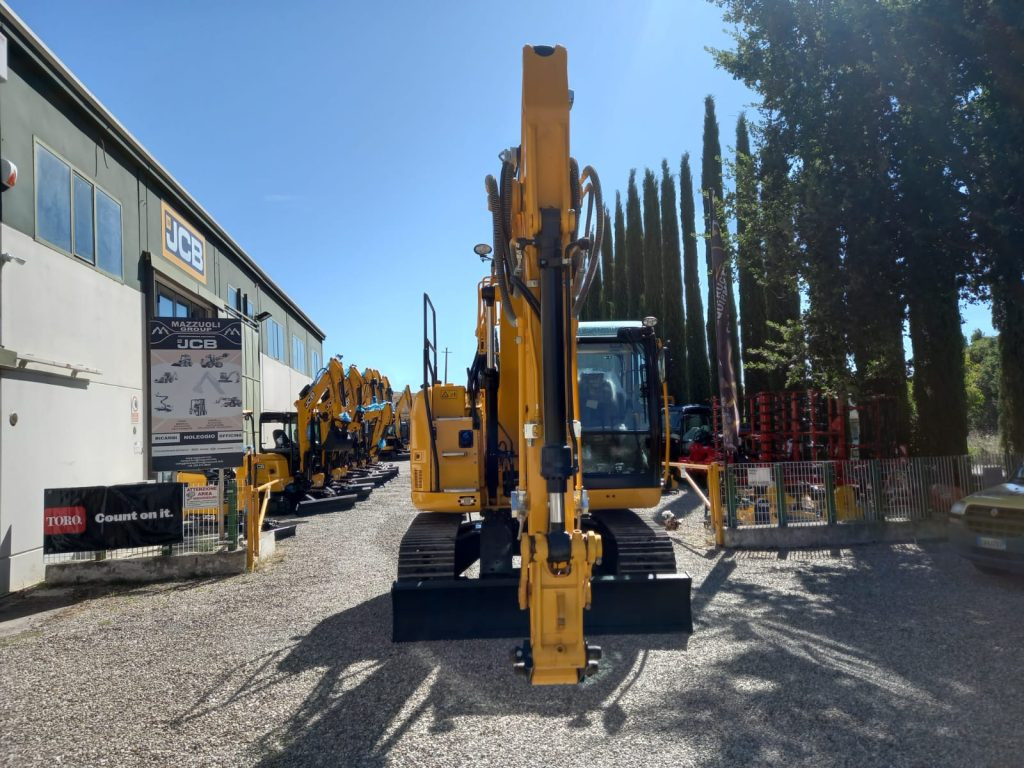 JCB JZ 140LC - Lánctalpas kotró: 2 kép. JCB JZ 140LC - Lánctalpas kotró: 2 kép.