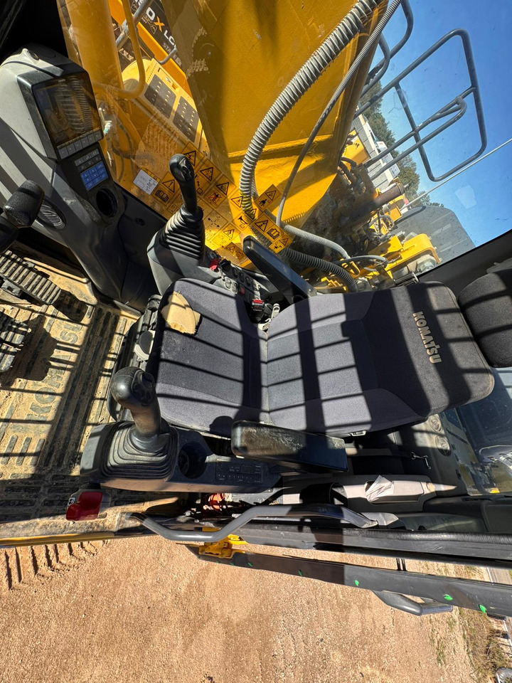 KOMATSU PC210 NLC-11 - Minikotró: 5 kép. KOMATSU PC210 NLC-11 - Minikotró: 5 kép.