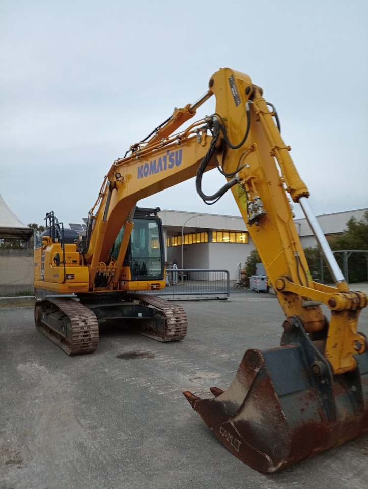 KOMATSU PC210 NLC-11 - Kotrógép: 1 kép. KOMATSU PC210 NLC-11 - Kotrógép: 1 kép.