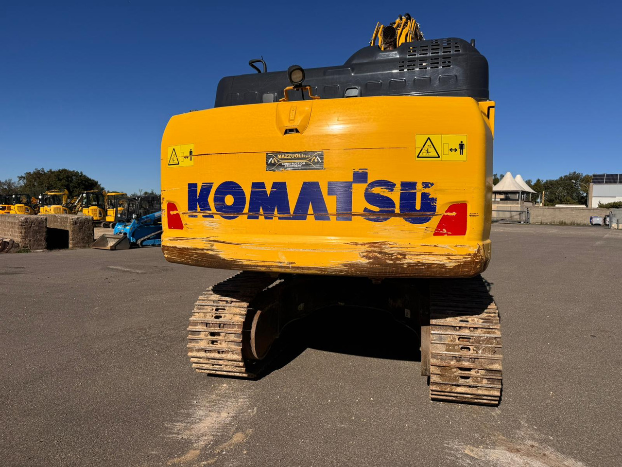 KOMATSU PC210 NLC-11 - Kotrógép: 4 kép. KOMATSU PC210 NLC-11 - Kotrógép: 4 kép.