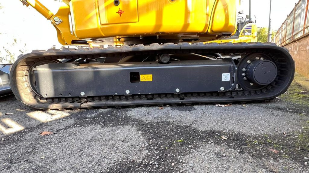 Komatsu PC30 MR-5 - Minikotró: 3 kép. Komatsu PC30 MR-5 - Minikotró: 3 kép.