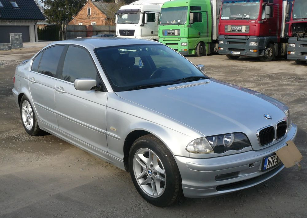 BMW Seria 3 320i - Szedán: 2 kép. BMW Seria 3 320i - Szedán: 2 kép.