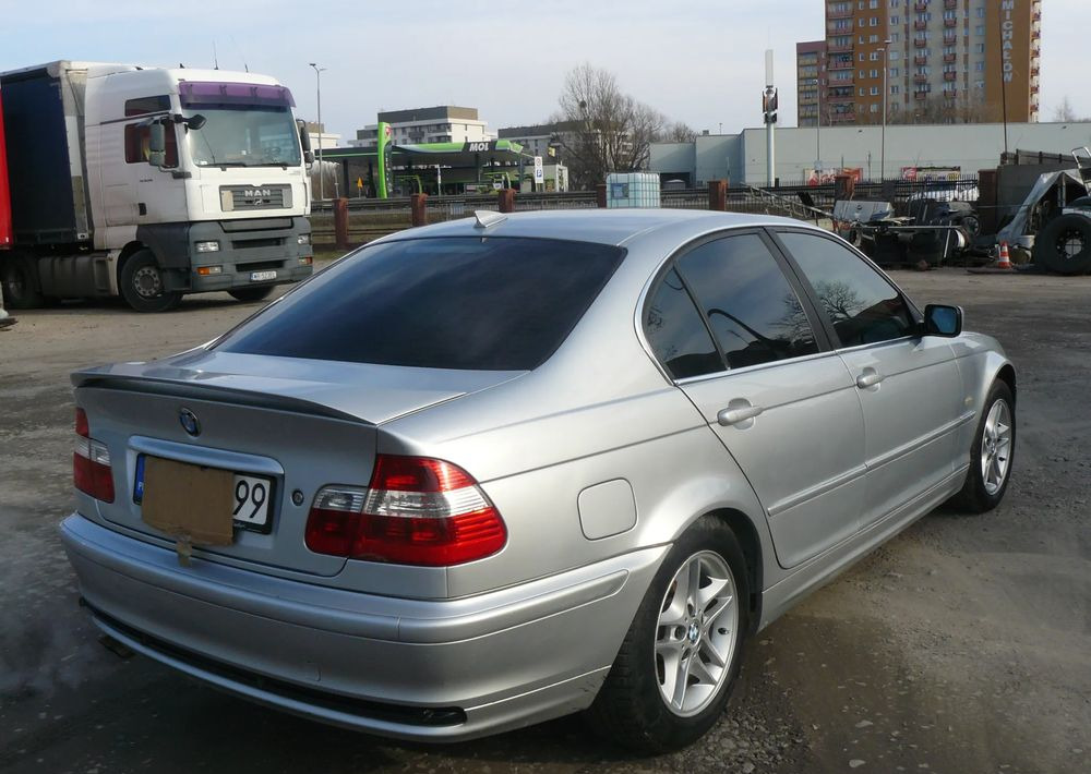 BMW Seria 3 320i - Szedán: 4 kép. BMW Seria 3 320i - Szedán: 4 kép.