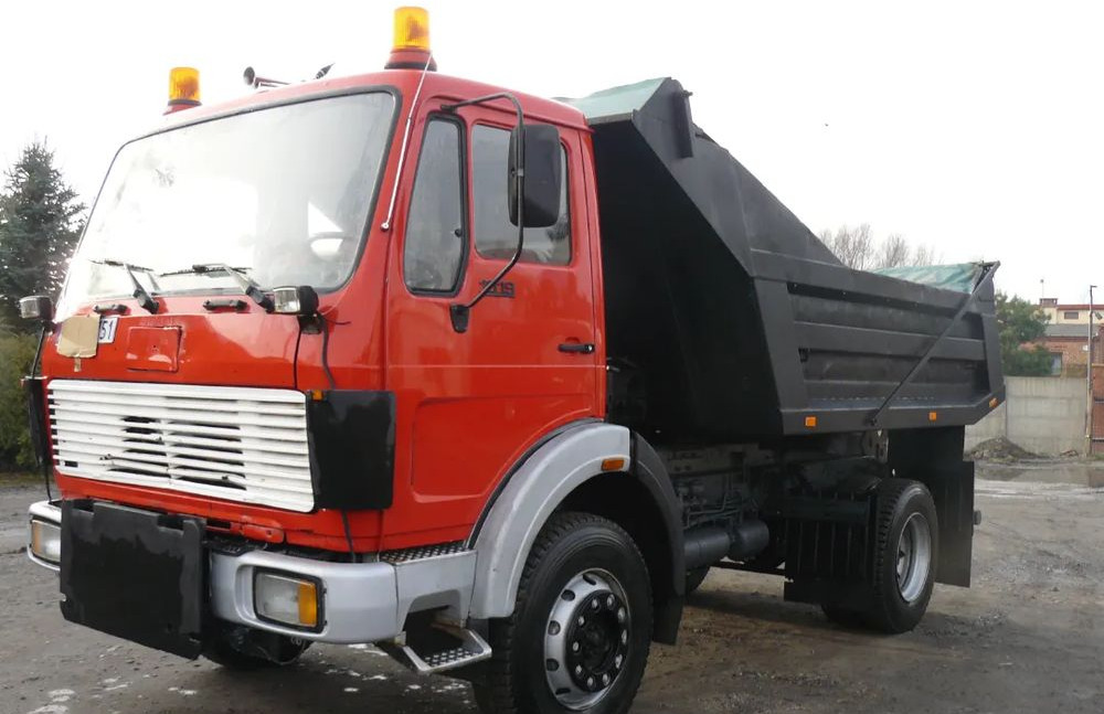 Mercedes-Benz 1019 - Billenőplatós teherautó: 3 kép. Mercedes-Benz 1019 - Billenőplatós teherautó: 3 kép.