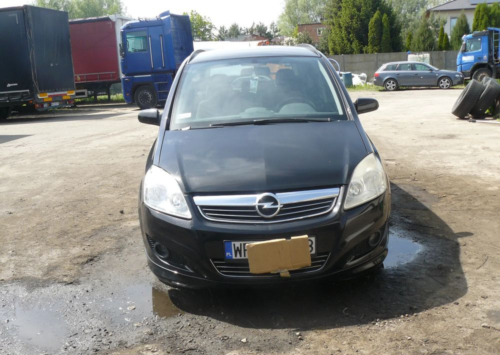 Opel Zafira 1.9 CDTI Cosmo - Terepjáró/ SUV: 1 kép. Opel Zafira 1.9 CDTI Cosmo - Terepjáró/ SUV: 1 kép.