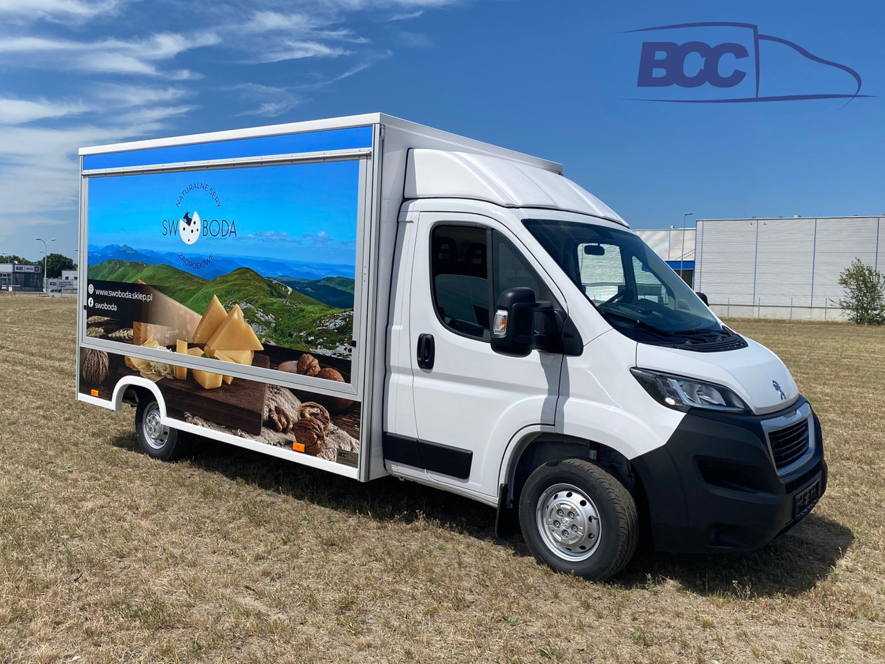 BCC POLSKA - FOOD TRUCK - SAMOCHÓD DO SPRZEDAŻY SERÓW, FOOD TRUCK Z NABIAŁEM, AUTO SKLEP - PEUGEOT BOXER - Büféautó: 1 kép. BCC POLSKA - FOOD TRUCK - SAMOCHÓD DO SPRZEDAŻY SERÓW, FOOD TRUCK Z NABIAŁEM, AUTO SKLEP - PEUGEOT BOXER - Büféautó: 1 kép.