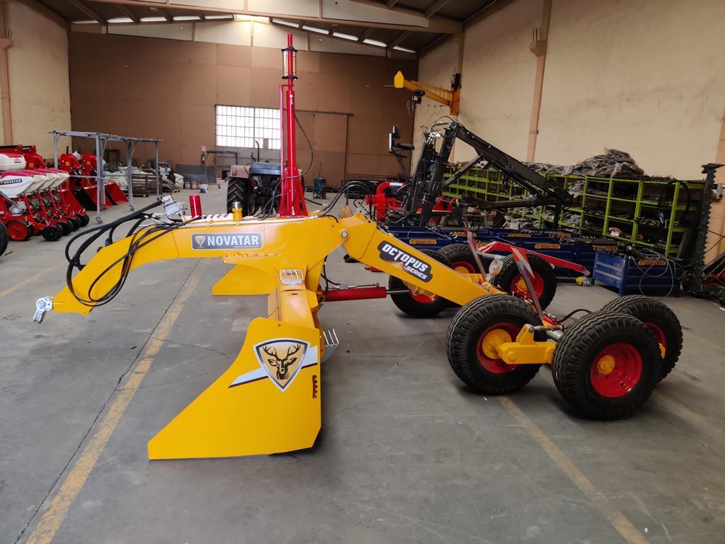 Novatar Laser Controlled Land Leveler - Talajművelő gep: 5 kép. Novatar Laser Controlled Land Leveler - Talajművelő gep: 5 kép.