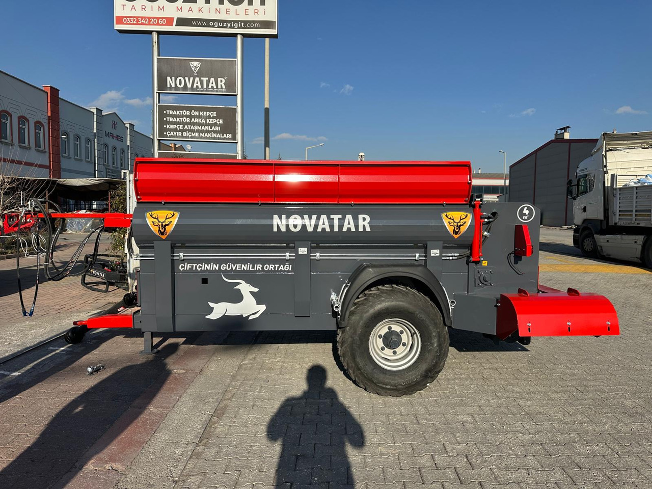 Novatar MANURE SPREADER FOR TREES AND GREENHOUSE - Szervestrágyaszóró: 4 kép. Novatar MANURE SPREADER FOR TREES AND GREENHOUSE - Szervestrágyaszóró: 4 kép.