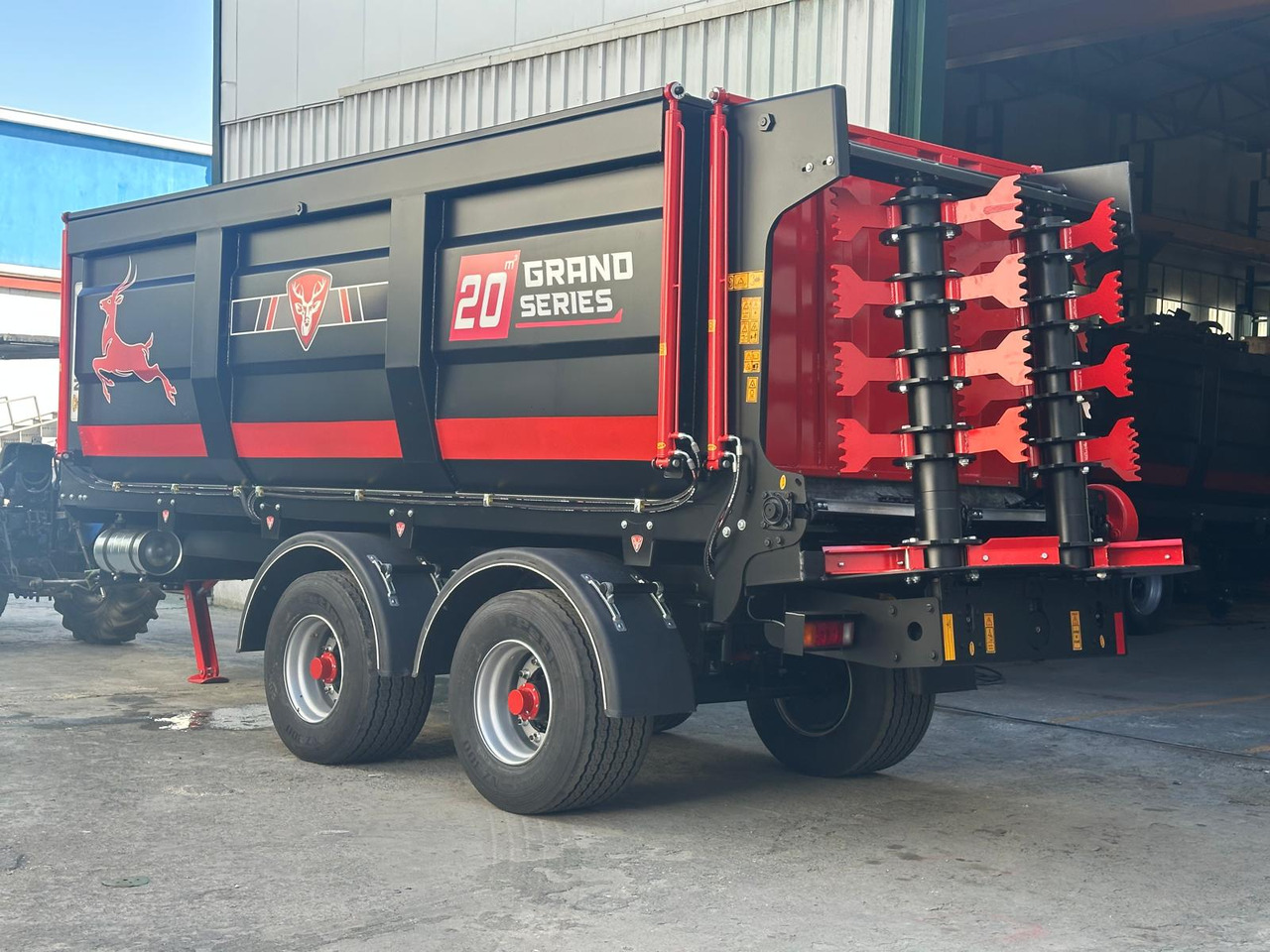 Novatar Manure Spreader Trailer 20 M3 - Szervestrágyaszóró: 1 kép. Novatar Manure Spreader Trailer 20 M3 - Szervestrágyaszóró: 1 kép.