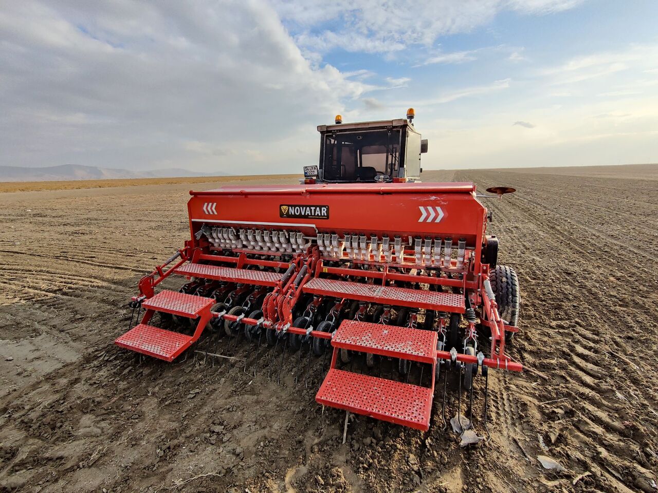 Novatar Seed Drill Machine - DARCY SERIES - Kombinált vetőgép: 3 kép. Novatar Seed Drill Machine - DARCY SERIES - Kombinált vetőgép: 3 kép.