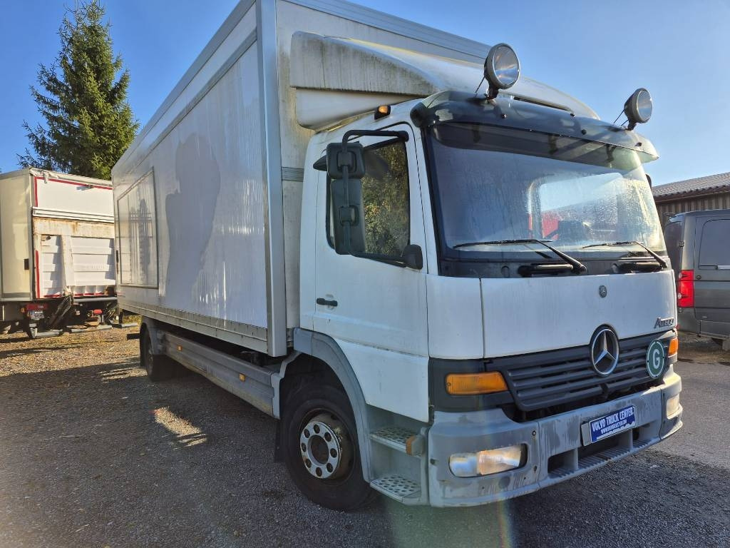 Mercedes-Benz Atego 1223 umpikori+pl nostin - Dobozos felépítményű teherautó: 2 kép. Mercedes-Benz Atego 1223 umpikori+pl nostin - Dobozos felépítményű teherautó: 2 kép.