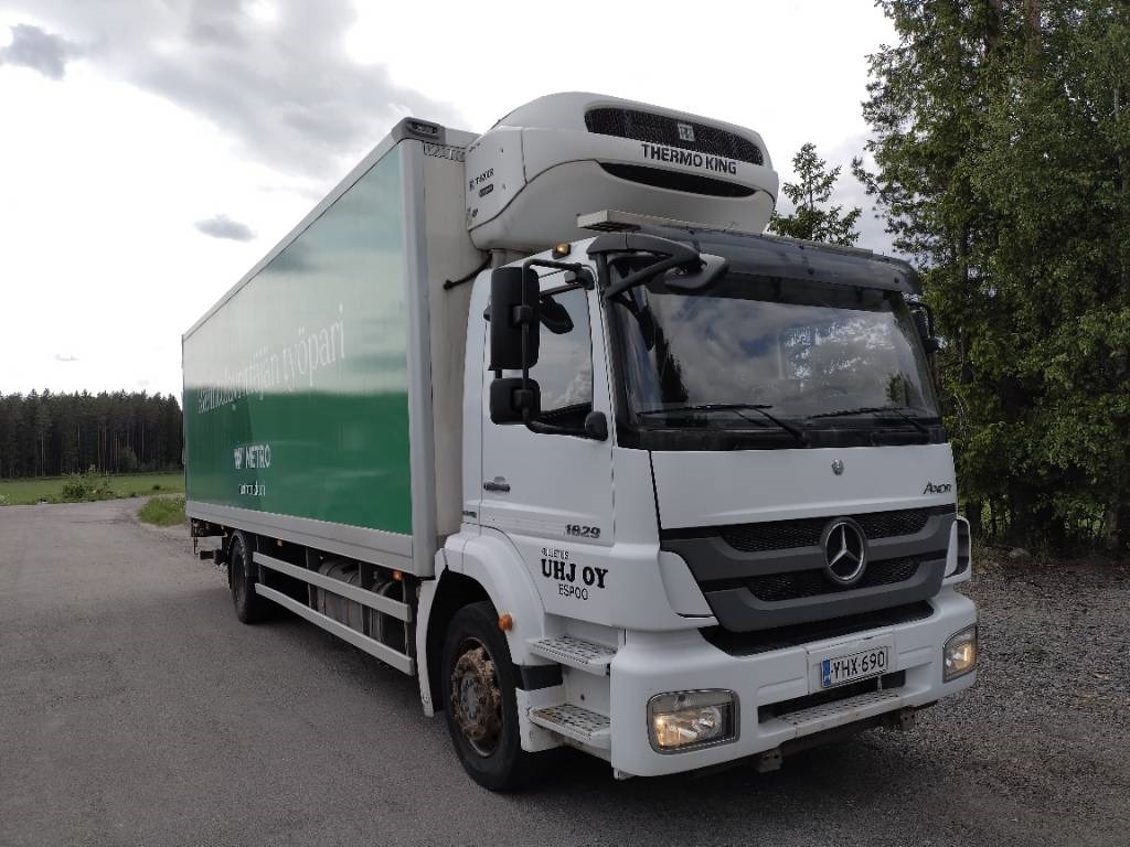 Mercedes-Benz Axor 1829 thermo king kone, 8,35m kori - Hűtős teherautó: 1 kép. Mercedes-Benz Axor 1829 thermo king kone, 8,35m kori - Hűtős teherautó: 1 kép.