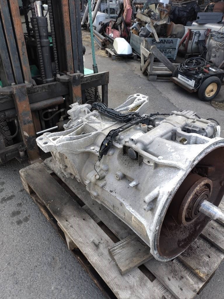 Mercedes-Benz G211-12 - Sebességváltó - Teherautó: 2 kép. Mercedes-Benz G211-12 - Sebességváltó - Teherautó: 2 kép.