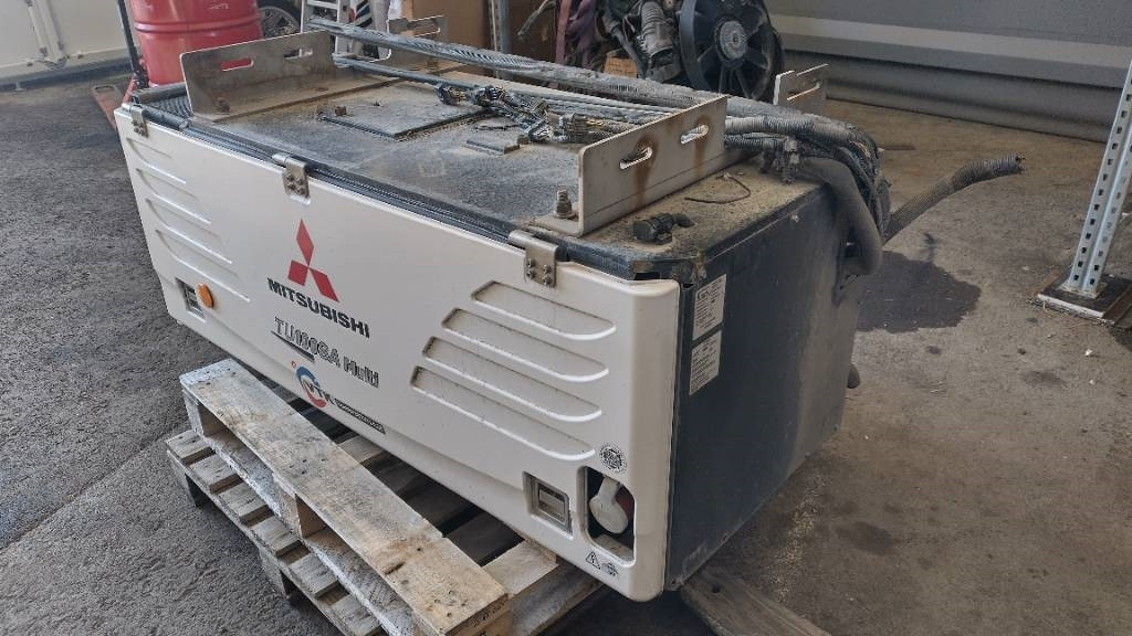 Mitsubishi TU100 SAEM Multi kylmäkone - Motor - Teherautó: 2 kép. Mitsubishi TU100 SAEM Multi kylmäkone - Motor - Teherautó: 2 kép.