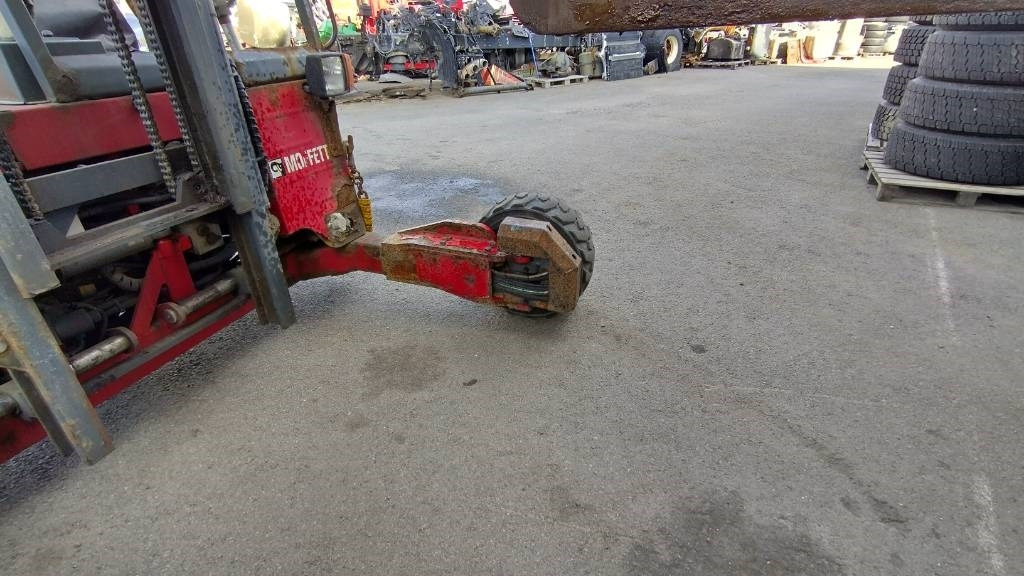 Moffett M4 25.4 ajoneuvotrukki - Hordozható targonca: 4 kép. Moffett M4 25.4 ajoneuvotrukki - Hordozható targonca: 4 kép.