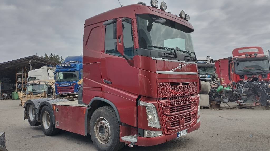 Volvo FH13 6x4 nouseva teliveto, HYDR!! - Nyergesvontató: 2 kép. Volvo FH13 6x4 nouseva teliveto, HYDR!! - Nyergesvontató: 2 kép.