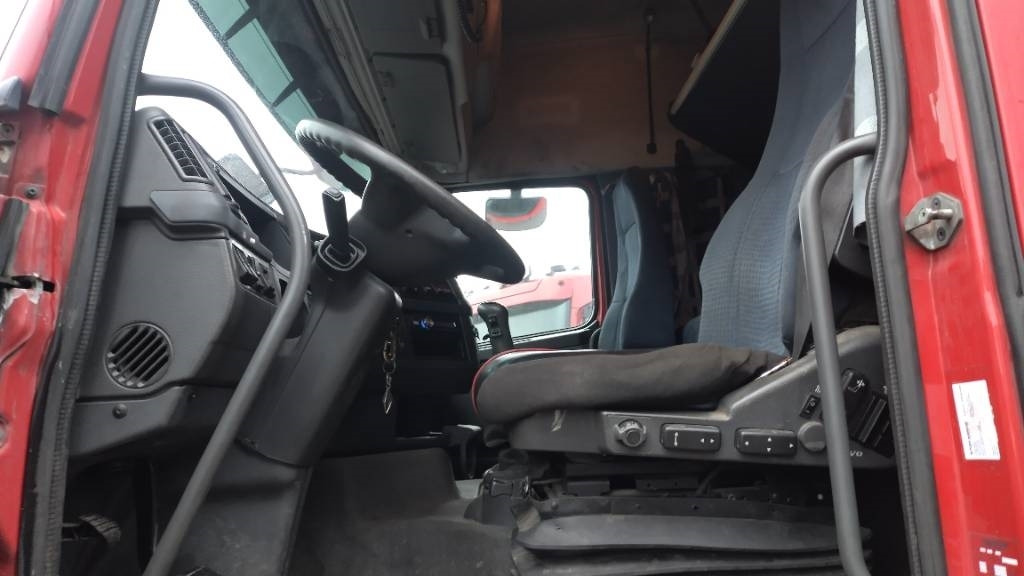 Volvo FH480 6x2 takateli veturi, hydrauliikka,manuaali - Nyergesvontató: 5 kép. Volvo FH480 6x2 takateli veturi, hydrauliikka,manuaali - Nyergesvontató: 5 kép.