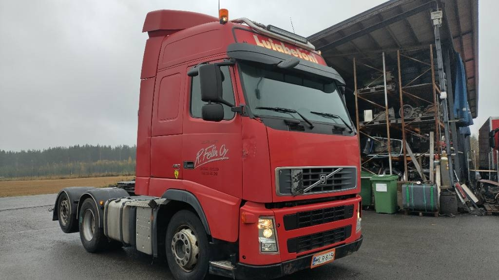Volvo FH480 6x2 takateli veturi, hydrauliikka,manuaali - Nyergesvontató: 1 kép. Volvo FH480 6x2 takateli veturi, hydrauliikka,manuaali - Nyergesvontató: 1 kép.