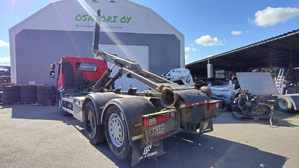 Renault Premium 380dxi 5,30m multilift koukkulaite  - Horgos rakodó teherautó: 3 kép. Renault Premium 380dxi 5,30m multilift koukkulaite  - Horgos rakodó teherautó: 3 kép.