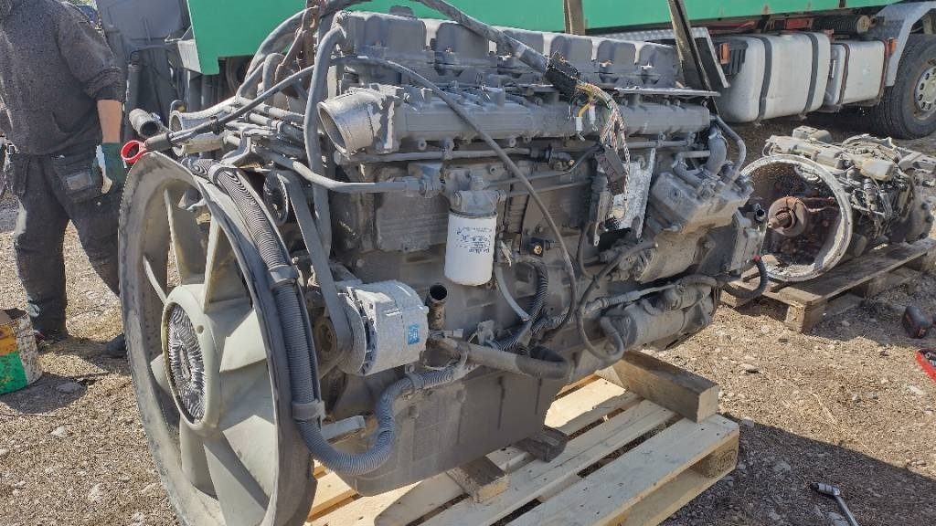 Scania DC11 03 L01 - Motor - Teherautó: 2 kép. Scania DC11 03 L01 - Motor - Teherautó: 2 kép.