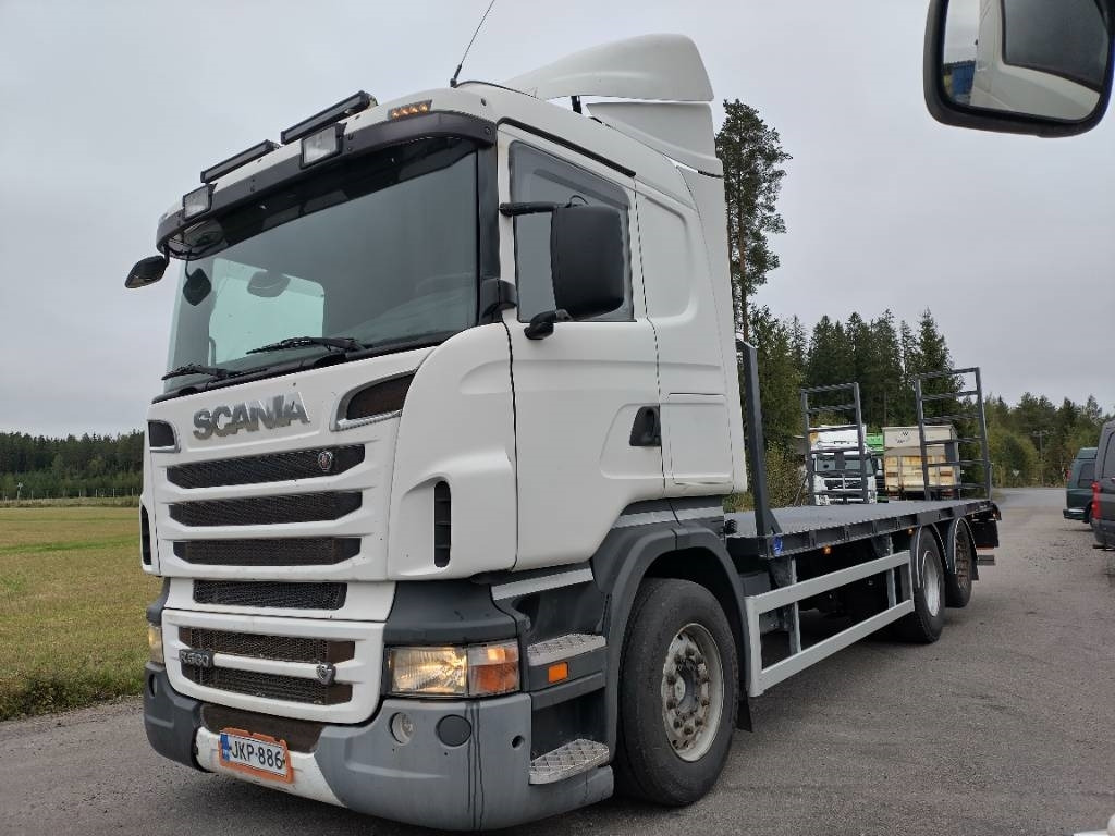 Scania R560 6x2 täysilmaj.uusi koneenkuljetusritilä - Platós teherautó: 2 kép. Scania R560 6x2 täysilmaj.uusi koneenkuljetusritilä - Platós teherautó: 2 kép.