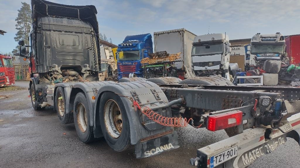Scania R580 8x2 täysilma alusta,8m runko - Alvaz teherautó: 4 kép. Scania R580 8x2 täysilma alusta,8m runko - Alvaz teherautó: 4 kép.