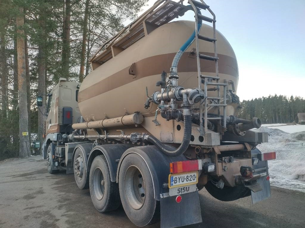 Sisu E14 8x2 kippipainepytty+kompura  - Tartályos teherautó: 4 kép. Sisu E14 8x2 kippipainepytty+kompura  - Tartályos teherautó: 4 kép.