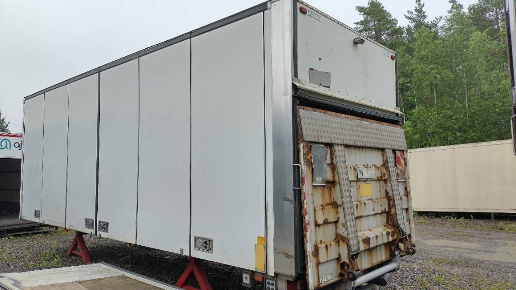 VAK 7,5m kokosivuauk kori+pl-nostin - Doboz felépitmény: 2 kép. VAK 7,5m kokosivuauk kori+pl-nostin - Doboz felépitmény: 2 kép.