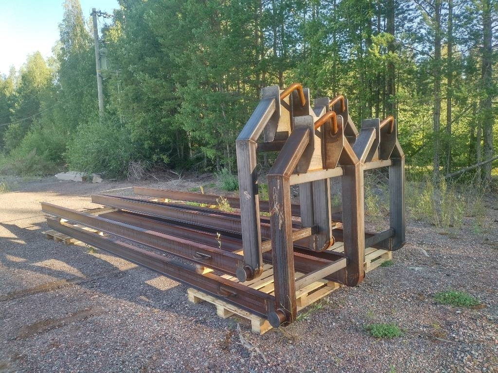 Vaihtolava juoksuja 6m koukkupäillä - Platós felépítmény: 1 kép. Vaihtolava juoksuja 6m koukkupäillä - Platós felépítmény: 1 kép.
