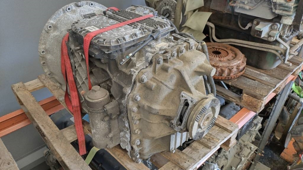 Volvo AT2612F dual pumpulla,320tkm - Sebességváltó - Teherautó: 1 kép. Volvo AT2612F dual pumpulla,320tkm - Sebességváltó - Teherautó: 1 kép.