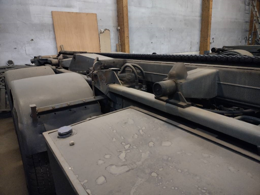 Volvo F12 6x2 ketjulaitteilla, Museointiin - Konténerszállító: 3 kép. Volvo F12 6x2 ketjulaitteilla, Museointiin - Konténerszállító: 3 kép.