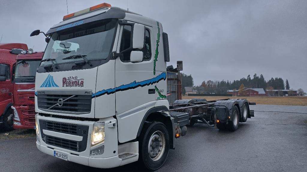 Volvo FH13 6x2 alusta, manuaalivaihteisto - Alvaz teherautó: 1 kép. Volvo FH13 6x2 alusta, manuaalivaihteisto - Alvaz teherautó: 1 kép.