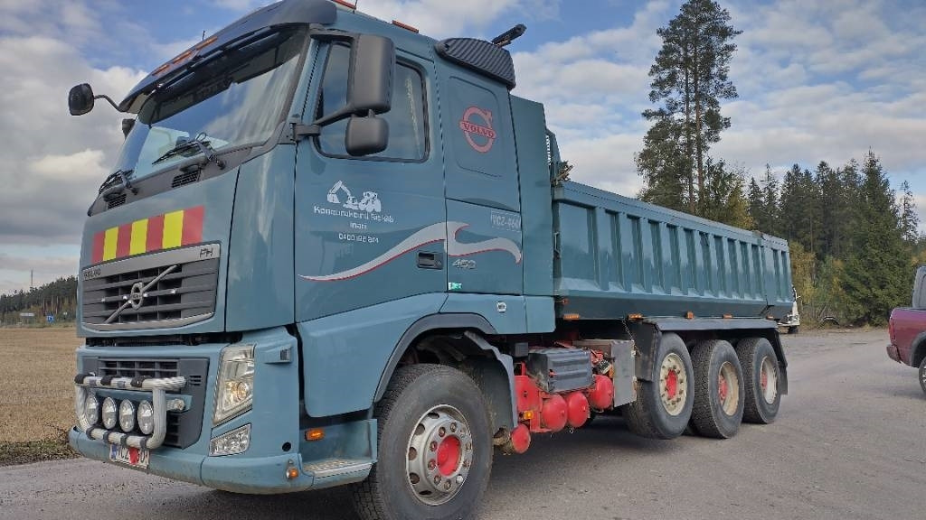 Volvo FH13 8x4 autom.kasettilava - Billenőplatós teherautó: 1 kép. Volvo FH13 8x4 autom.kasettilava - Billenőplatós teherautó: 1 kép.