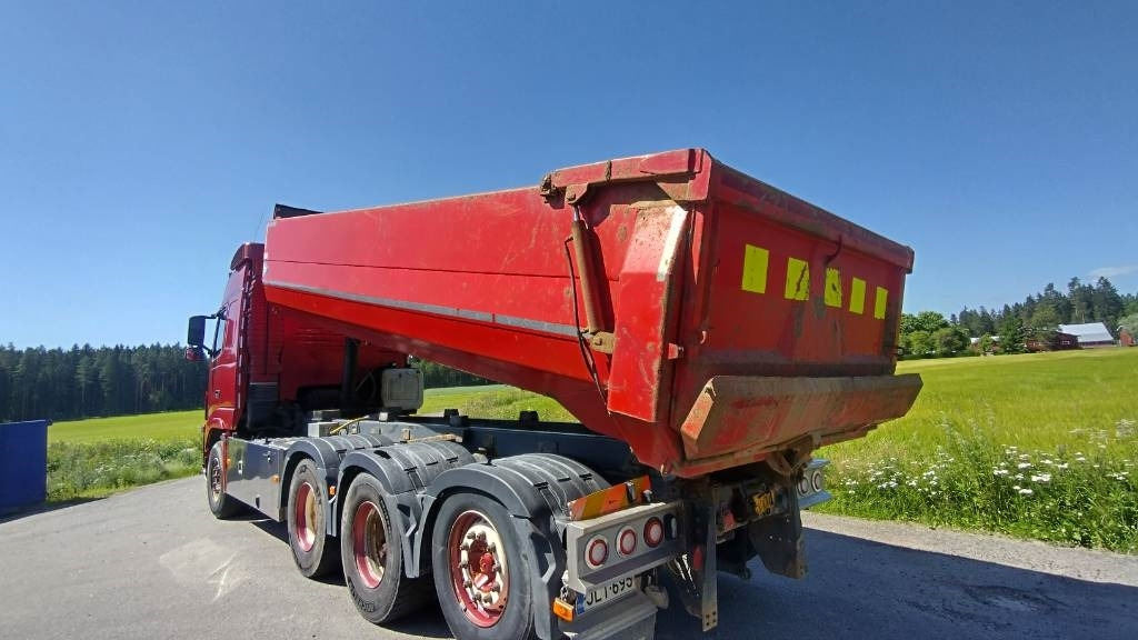 Volvo FH16 600 8x4 soralava - Billenőplatós teherautó: 4 kép. Volvo FH16 600 8x4 soralava - Billenőplatós teherautó: 4 kép.