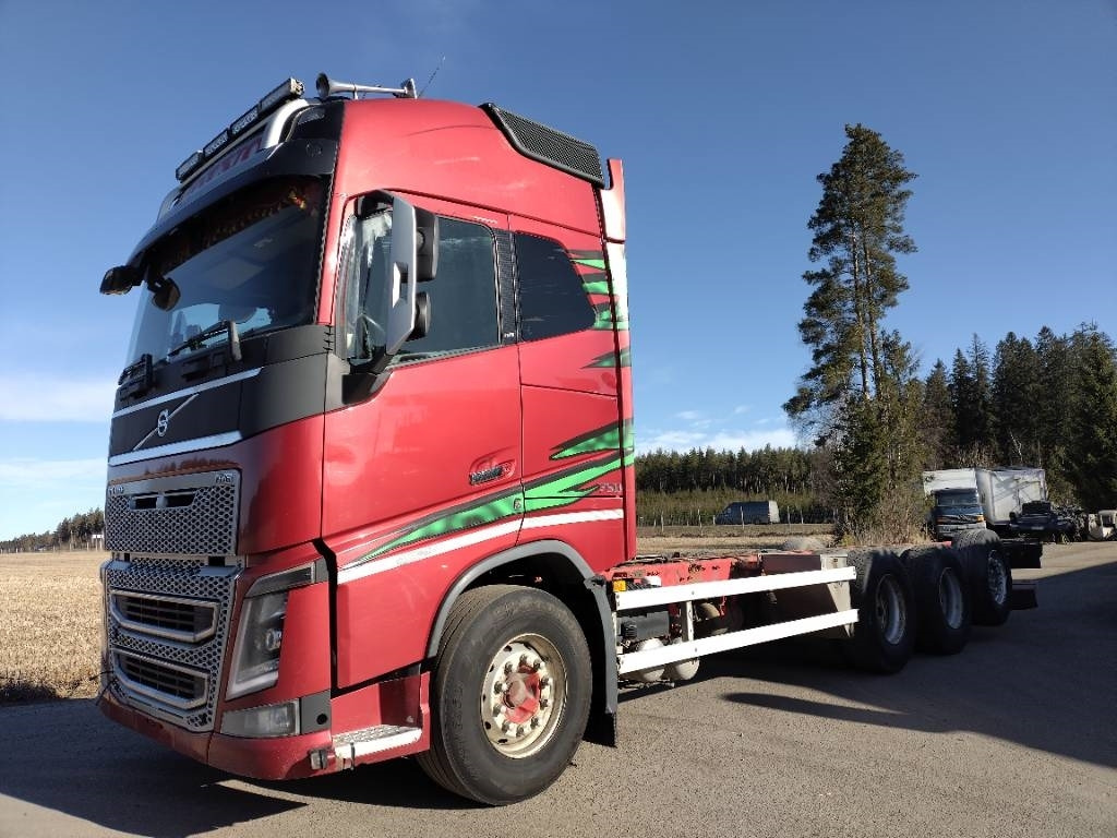 Volvo FH750 8x4 alusta - Alvaz teherautó: 1 kép. Volvo FH750 8x4 alusta - Alvaz teherautó: 1 kép.