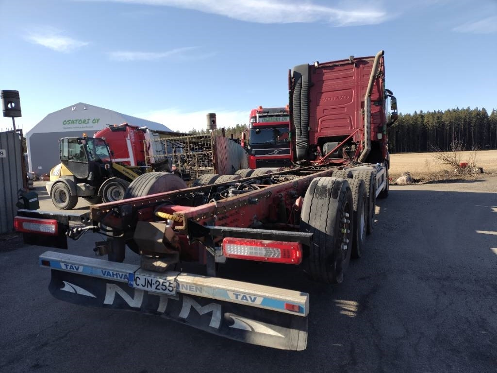 Volvo FH750 8x4 alusta - Alvaz teherautó: 4 kép. Volvo FH750 8x4 alusta - Alvaz teherautó: 4 kép.