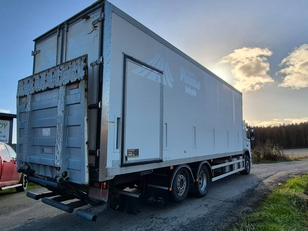 Volvo FM D11 450 6x2 umpikori+pl-nostin - Dobozos felépítményű teherautó: 4 kép. Volvo FM D11 450 6x2 umpikori+pl-nostin - Dobozos felépítményű teherautó: 4 kép.