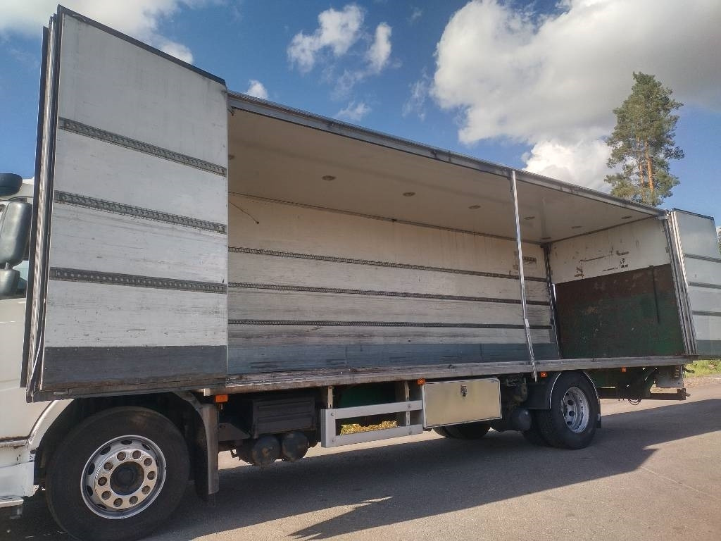 Volvo FM9 4x2 8,40m pitkä kylkiaukeava kori - Dobozos felépítményű teherautó: 3 kép. Volvo FM9 4x2 8,40m pitkä kylkiaukeava kori - Dobozos felépítményű teherautó: 3 kép.