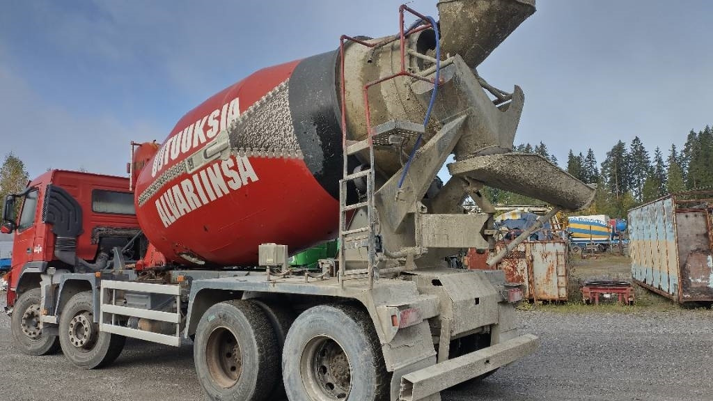 Volvo FM9 8x4 full steel,manual, mixer - Tartályos teherautó: 3 kép. Volvo FM9 8x4 full steel,manual, mixer - Tartályos teherautó: 3 kép.