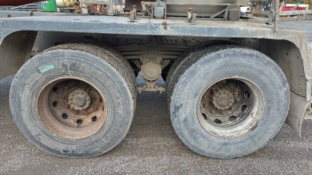 Volvo FM9 8x4 full steel,manual, mixer - Tartályos teherautó: 5 kép. Volvo FM9 8x4 full steel,manual, mixer - Tartályos teherautó: 5 kép.