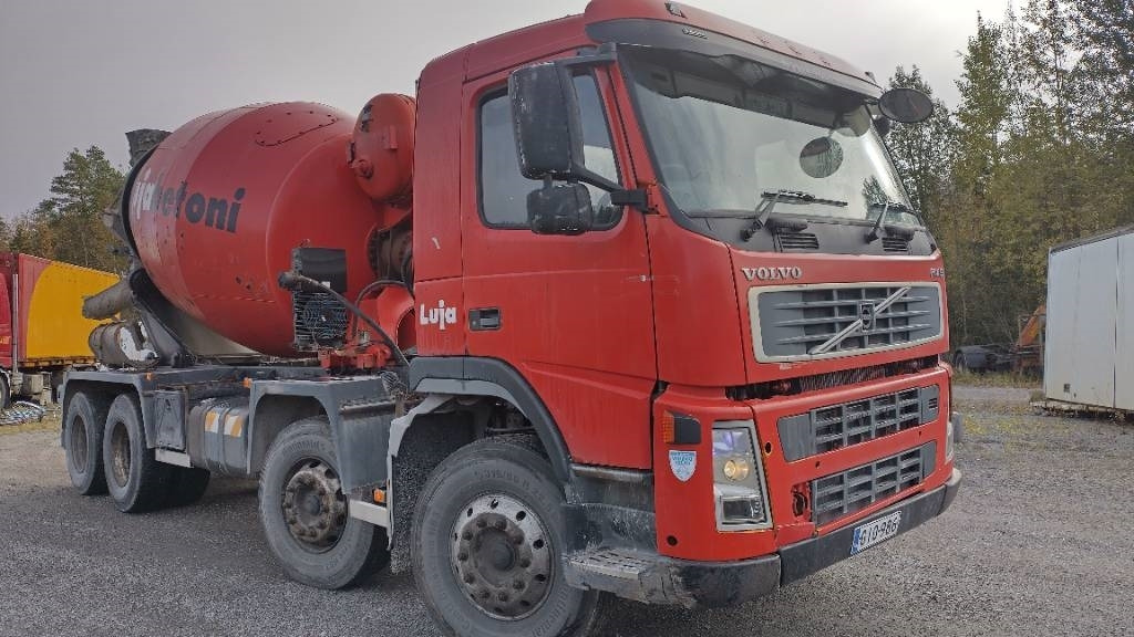 Volvo FM9 8x4 full steel,manual, mixer - Tartályos teherautó: 2 kép. Volvo FM9 8x4 full steel,manual, mixer - Tartályos teherautó: 2 kép.