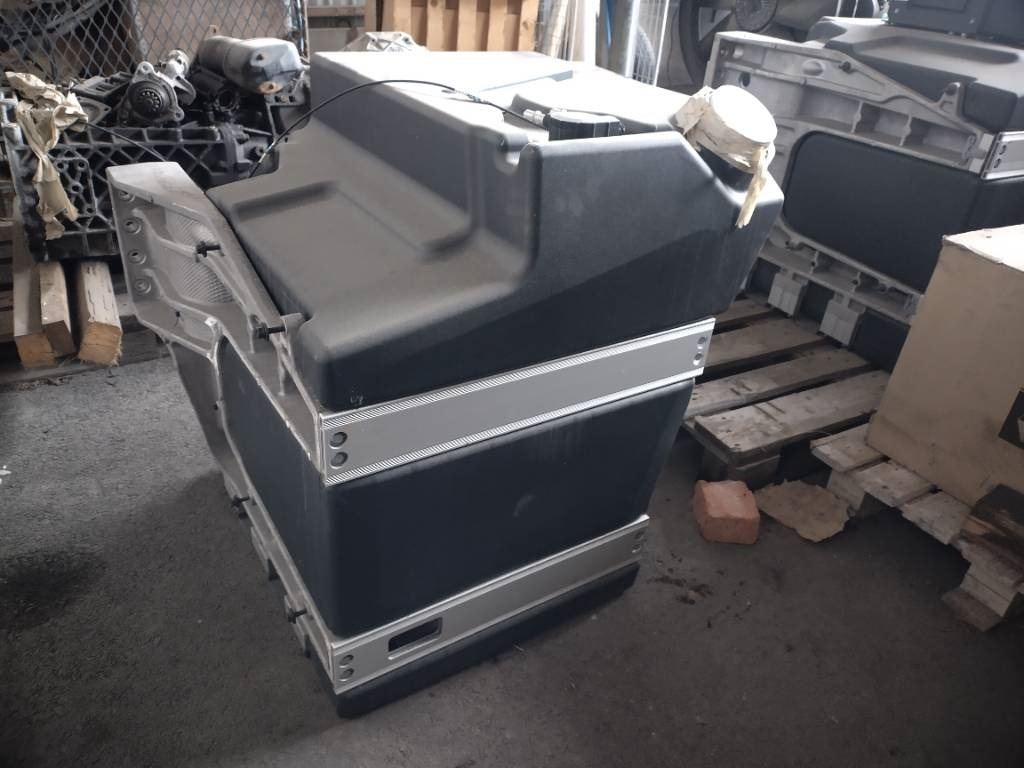 Volvo Polttoaine tankki 2+2 - Keret/ Alváz - Teherautó: 1 kép. Volvo Polttoaine tankki 2+2 - Keret/ Alváz - Teherautó: 1 kép.