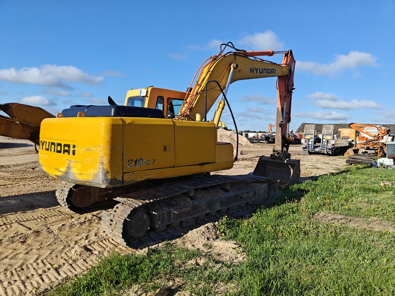 Hyundai Robex 210LC-7 - Lánctalpas kotró: 3 kép. Hyundai Robex 210LC-7 - Lánctalpas kotró: 3 kép.