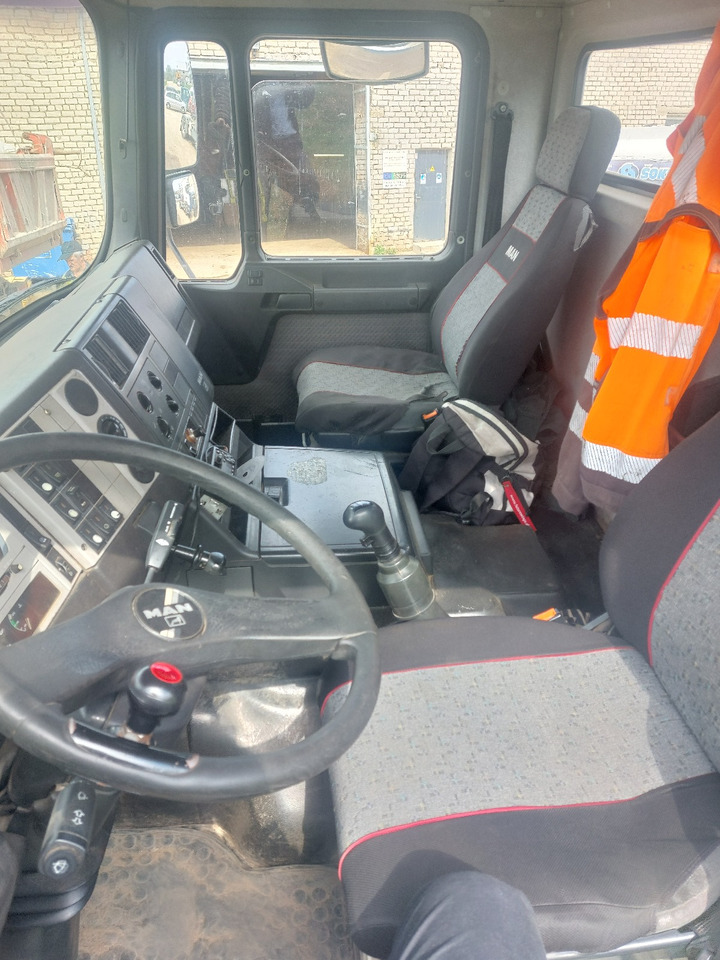 MAN 35.414 8X6 - Billenőplatós teherautó: 4 kép. MAN 35.414 8X6 - Billenőplatós teherautó: 4 kép.