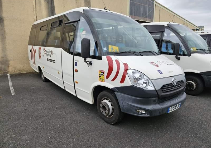 Irisbus WING / 34 MIEJSCA/ KLIMA DLA KIEROWCY/ 3 SZTUKI - Minibusz, Kisbusz: 4 kép. Irisbus WING / 34 MIEJSCA/ KLIMA DLA KIEROWCY/ 3 SZTUKI - Minibusz, Kisbusz: 4 kép.
