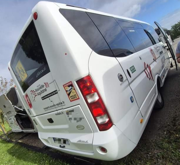Iveco FERQUI SUNRISE / 35 MIEJSC/ EURO 6 SPROWADZONE - Minibusz, Kisbusz: 3 kép. Iveco FERQUI SUNRISE / 35 MIEJSC/ EURO 6 SPROWADZONE - Minibusz, Kisbusz: 3 kép.