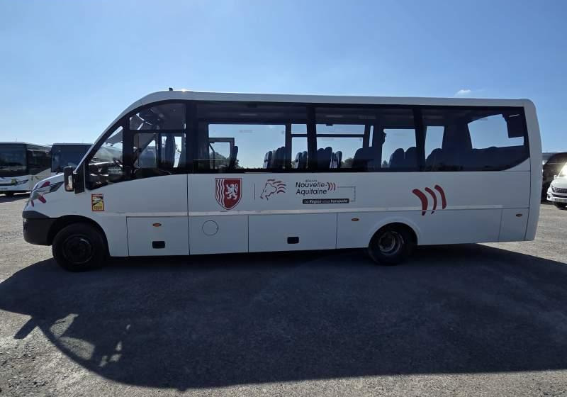 Minibusz, Kisbusz Iveco ROSERO FIRST / SPROWADZONE / 35 MIEJSC: 16 kép.