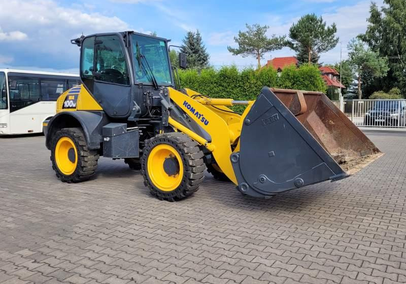 Komatsu WA1 100M / SPROWADZONA Z FRANCJI/ 6 300 MTH - Gumikerekes homlokrakodó: 1 kép. Komatsu WA1 100M / SPROWADZONA Z FRANCJI/ 6 300 MTH - Gumikerekes homlokrakodó: 1 kép.