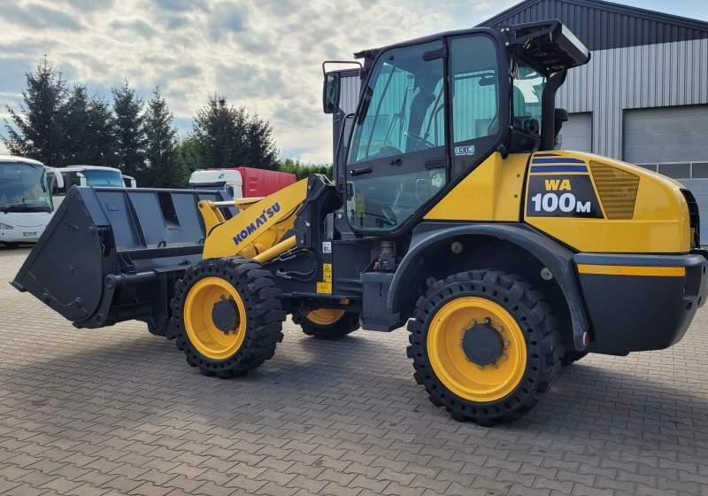 Komatsu WA1 100M / SPROWADZONA Z FRANCJI/ 6 300 MTH - Gumikerekes homlokrakodó: 3 kép. Komatsu WA1 100M / SPROWADZONA Z FRANCJI/ 6 300 MTH - Gumikerekes homlokrakodó: 3 kép.