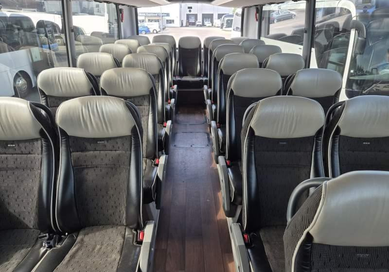 MAN LION'S COACH/ SPROWADZONY / 55 MIEJSC/ EURO 6 - Távolsági busz: 5 kép. MAN LION'S COACH/ SPROWADZONY / 55 MIEJSC/ EURO 6 - Távolsági busz: 5 kép.